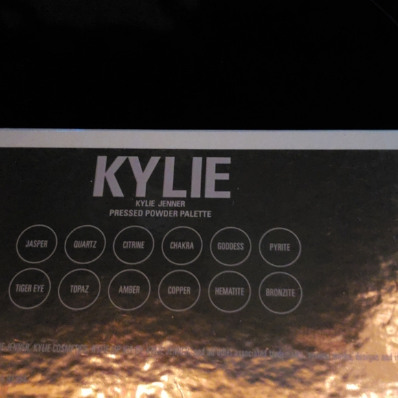 Kylie large pressed powder palette - Picture 5 of 5